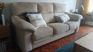 Sofá 3 plazas tela beige con asientos deslizantes