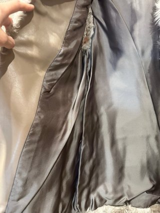 Chaleco de piel gris