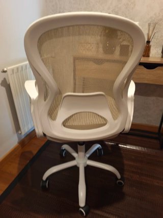 Silla de escritorio blanca y beige