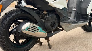 Piaggio Typhoon 125cc con 2 cascos