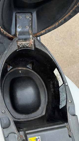 Piaggio Typhoon 125cc con 2 cascos