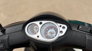 Piaggio Typhoon 125cc con 2 cascos