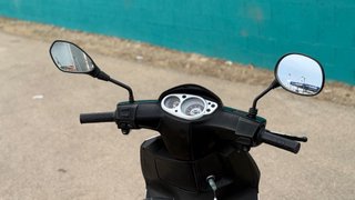 Piaggio Typhoon 125cc con 2 cascos