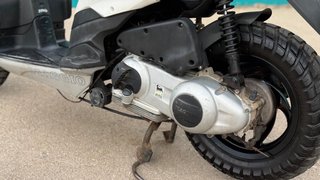 Piaggio Typhoon 125cc con 2 cascos