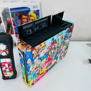 Nintendo Wii con Skin e Controller + 5 giochi
