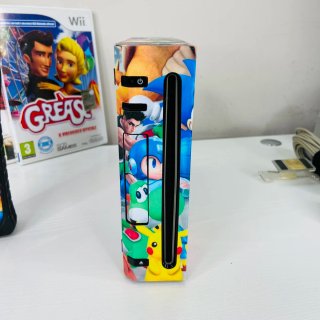 Nintendo Wii con Skin e Controller + 5 giochi
