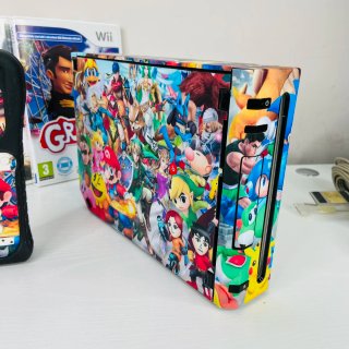 Nintendo Wii con Skin e Controller + 5 giochi