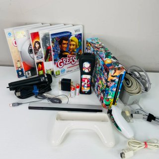 Nintendo Wii con Skin e Controller + 5 giochi