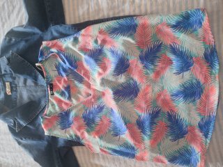 Chaqueta vaquera y blusa floral talla 46.