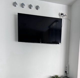 Televisor Xiaomi Negro 32 pulgadas  Medidas 73x43