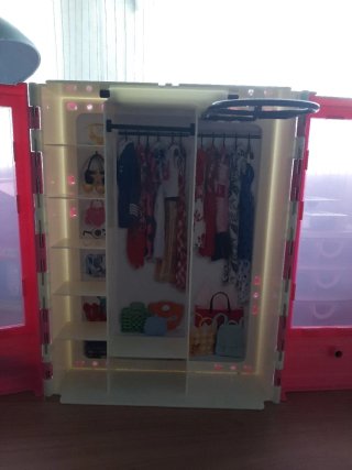 Armario Barbie con Muñeca y accesorios