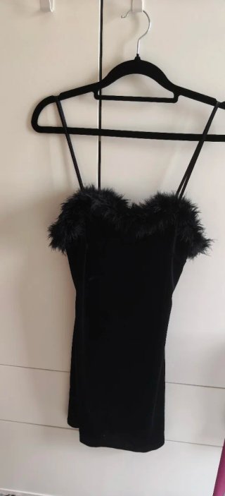 Vestido terciopelo con plumas