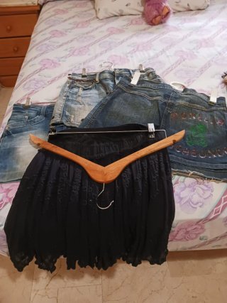 Falda negra y vaquera