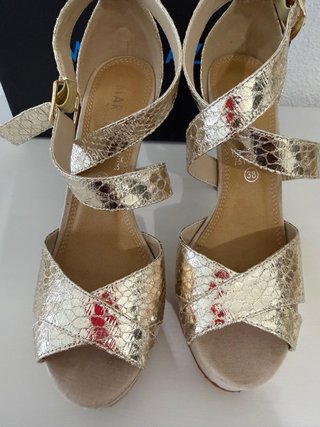 Sandalias doradas tacón alto talla 38