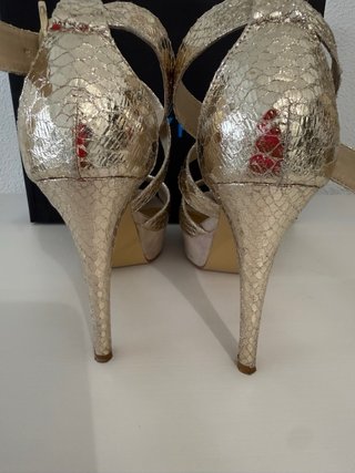 Sandalias doradas tacón alto talla 38