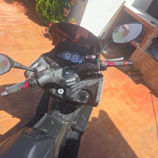 Maxi Scooter Kymco Blanca y Negra