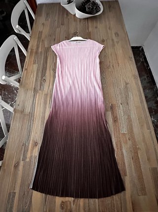 Vestido Sfera. Tela plisada.