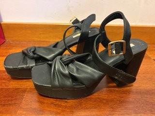 Tacones negros Primark