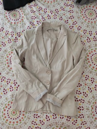 Americana beige entallada
