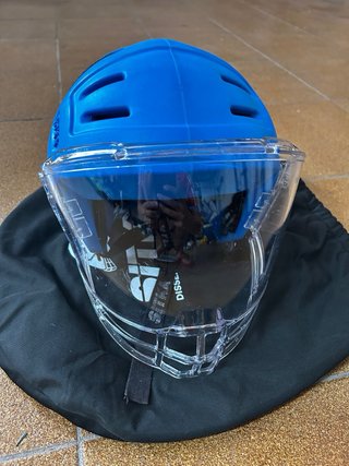 Casco de hockey Sitka azul con visera