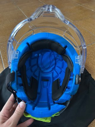 Casco de hockey Sitka azul con visera