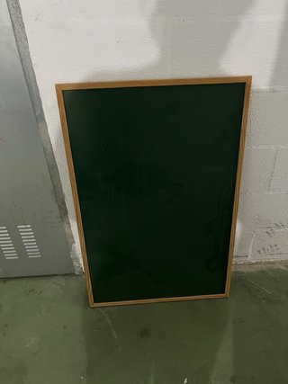 Pizarra verde con marco de madera