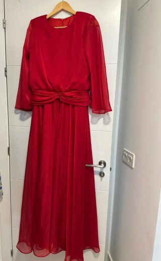 Vestido y pamela invitada