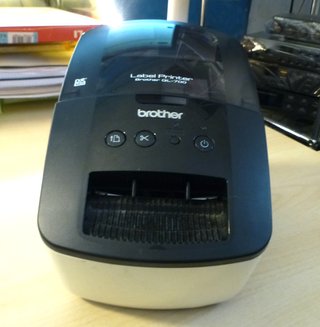 Impresora de etiquetas Brother QL-700