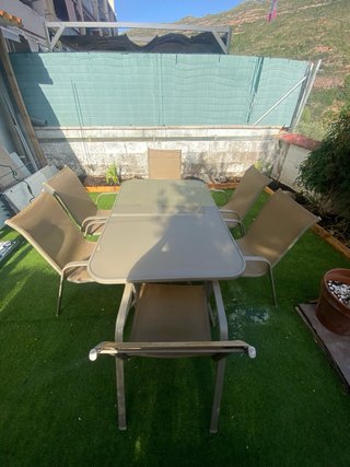 Tavolo da pranzo in vetro e metallo