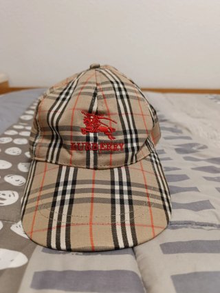 Gorra Burberry Clásica Beige y Roja