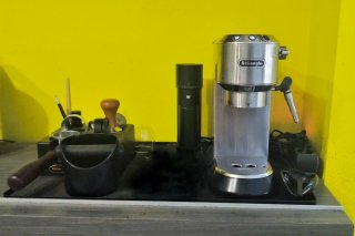 Cafetera DeLonghi Dedica + Molinillo Onix