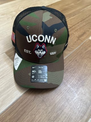 Gorra Nike UCONN Camuflaje