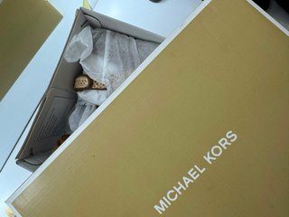 Sandalias Michael Kors Beige nuevas.