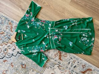 Vestido verde estampado mariposas/flores