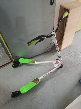 Patinete RideTrike Speeder Scooter
