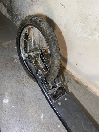 Scooter todoterreno con ruedas grandes