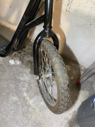 Scooter todoterreno con ruedas grandes