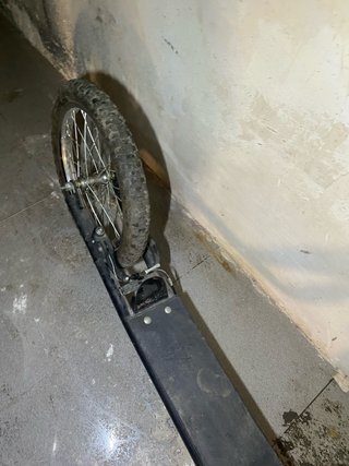 Scooter todoterreno con ruedas grandes