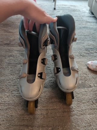 Patines en línea plateados