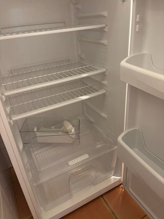 Frigorífico blanco con congelador