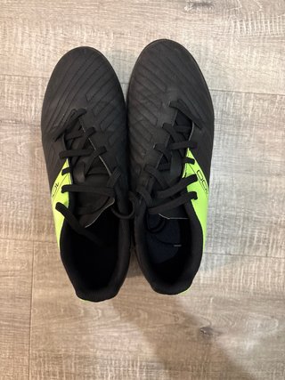 Botas de fútbol Decathlon Negras y Verdes