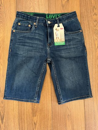 Pantalón corto Levi's azul. Nuevo.