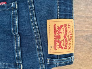 Pantalón corto Levi's azul. Nuevo.