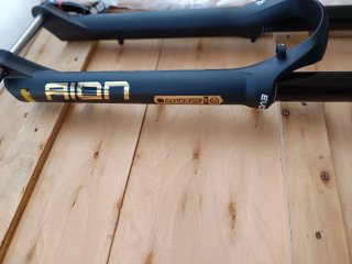 Horquilla SR Suntour Aion EVO 150 29