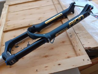 Horquilla SR Suntour Aion EVO 150 29
