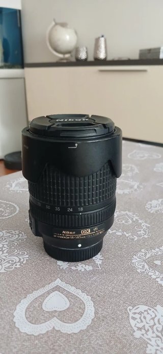 Cámara Nikon D3100 Negra más objetivo 18-140.