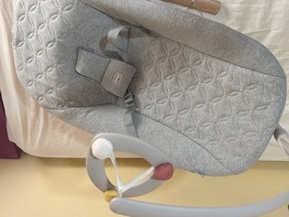 Sillita , Mecedora , Hamaca de bebé Chicco en gris