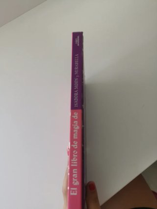 El gran libro de magia de Isadora y Mirabella