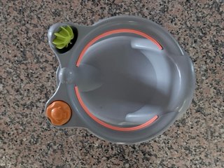 Asiento de baño para bebé gris