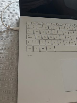 LG Gram 17” i7 16GB 512GB SSD Blanco